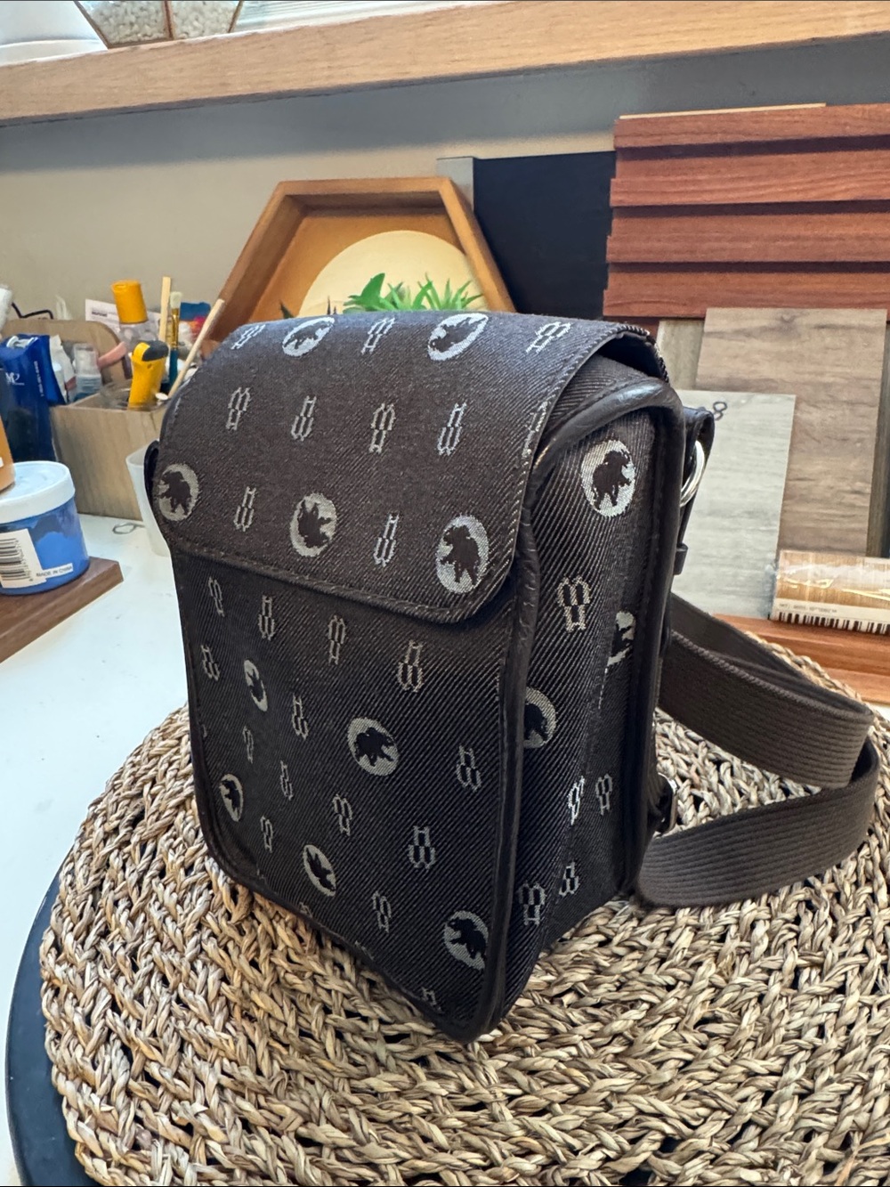 Vintage Hunting World crossbody shoulder bag